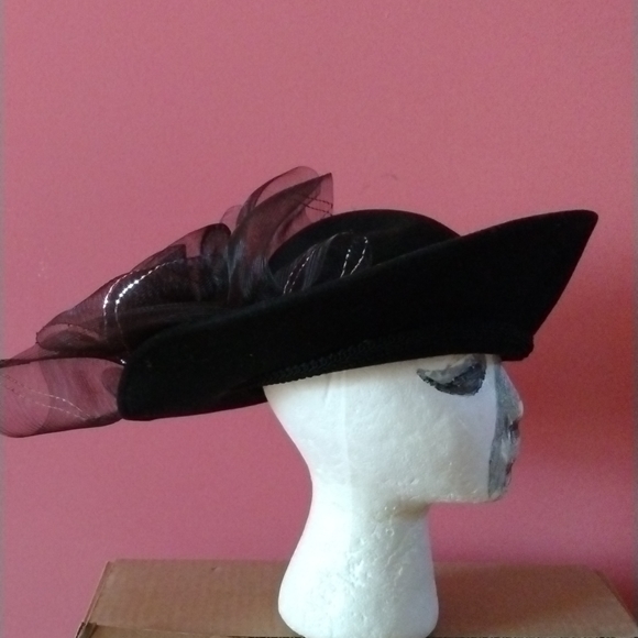 Doeskin Wool Designer w Satin flower band  $34+fre - Picture 4 of 16